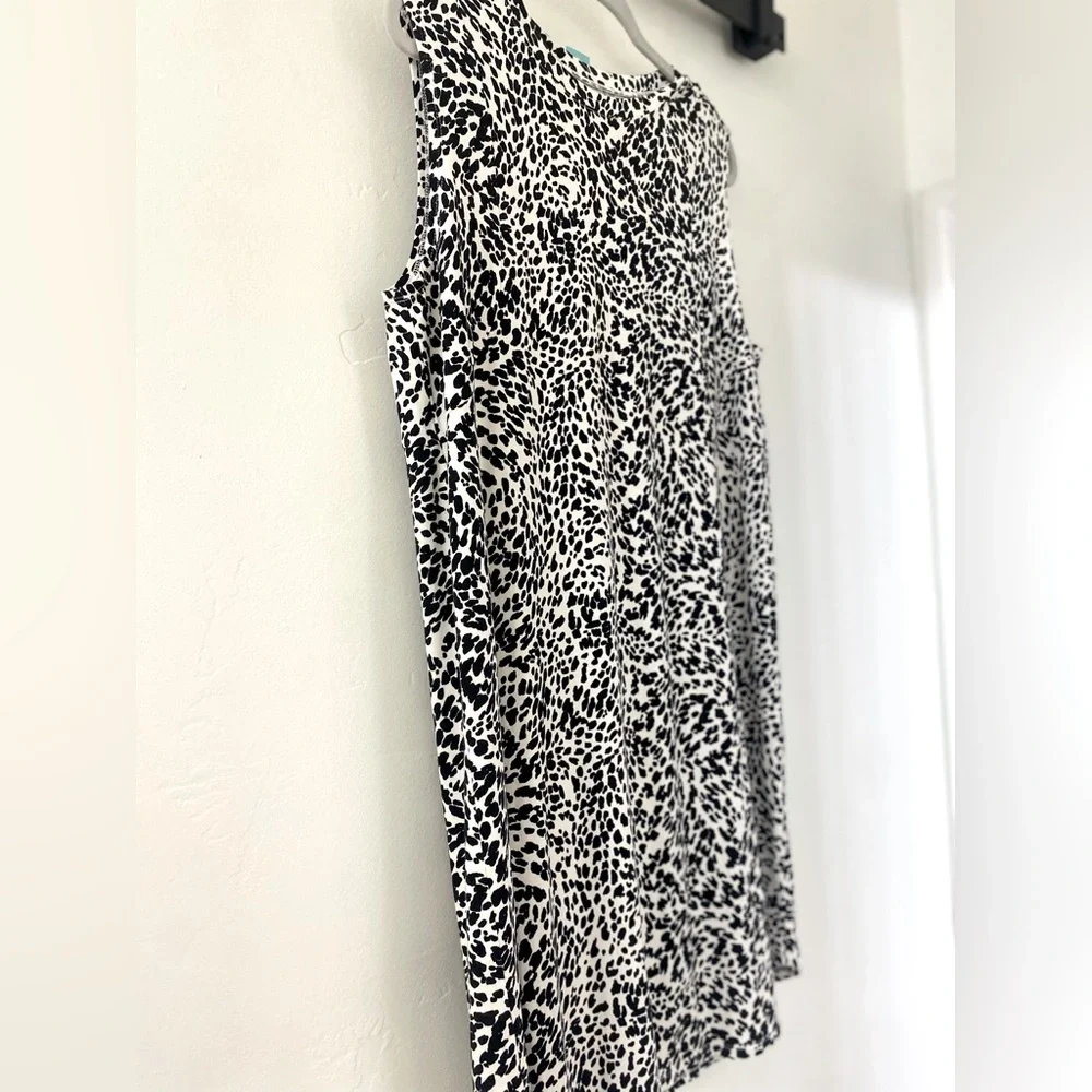 ❤️❤️NWT Black & White Leopard Scoop Neck Sleeveless Bomber Mid Length Dress - Picture 2 of 6